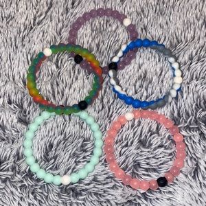 6 lokai bracelets✨